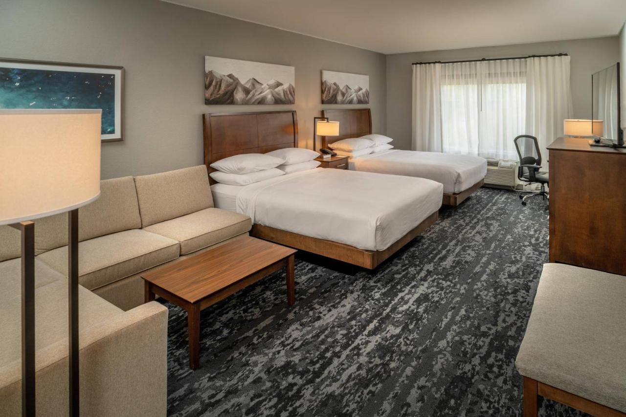 Delta Hotels By Marriott Huntington Mall Barboursville Exterior foto